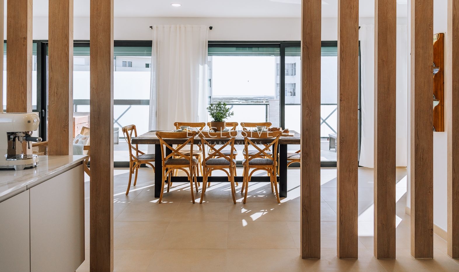 Sie ein luxuriöses Penthouse mit drei Schlafzimmern, privatem Pool und Blick auf die Ria Form