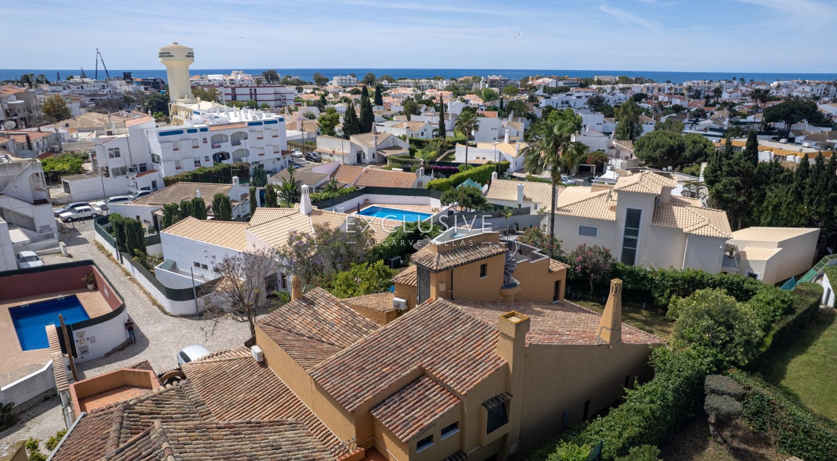 Sie eine 6+2-Schlafzimmer Residenz im Herzen der Algarve