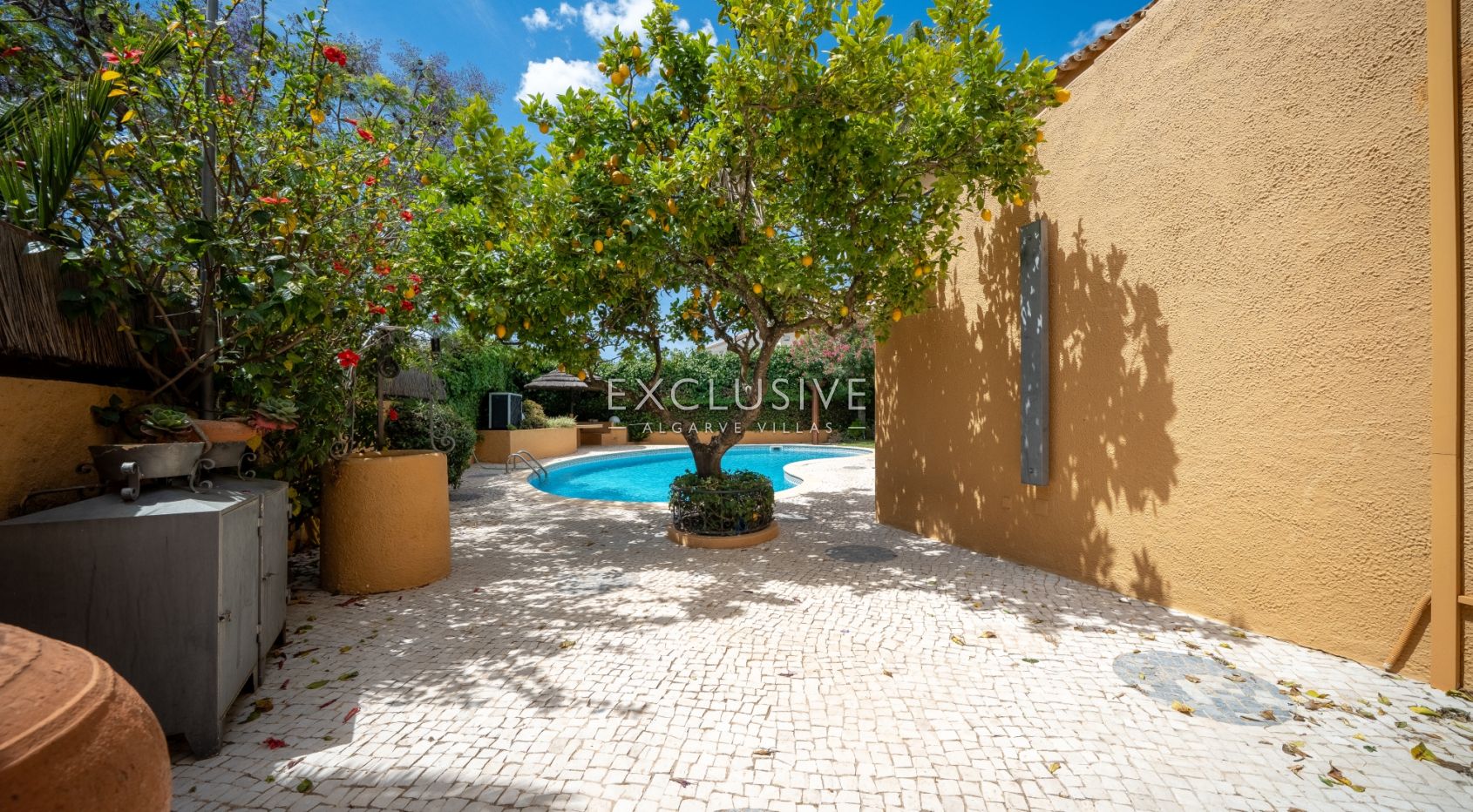 Sie eine 6+2-Schlafzimmer Residenz im Herzen der Algarve