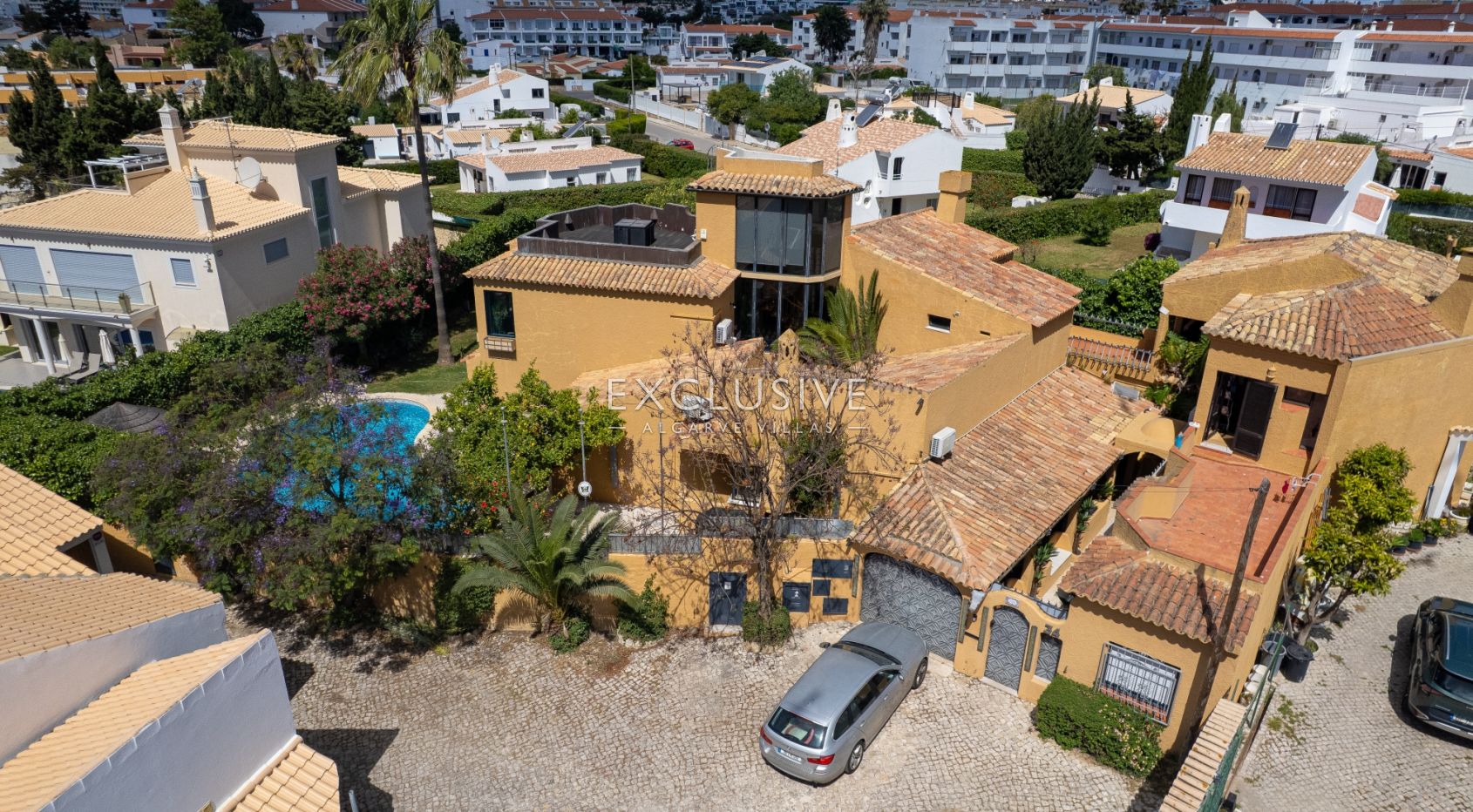 Sie eine 6+2-Schlafzimmer Residenz im Herzen der Algarve