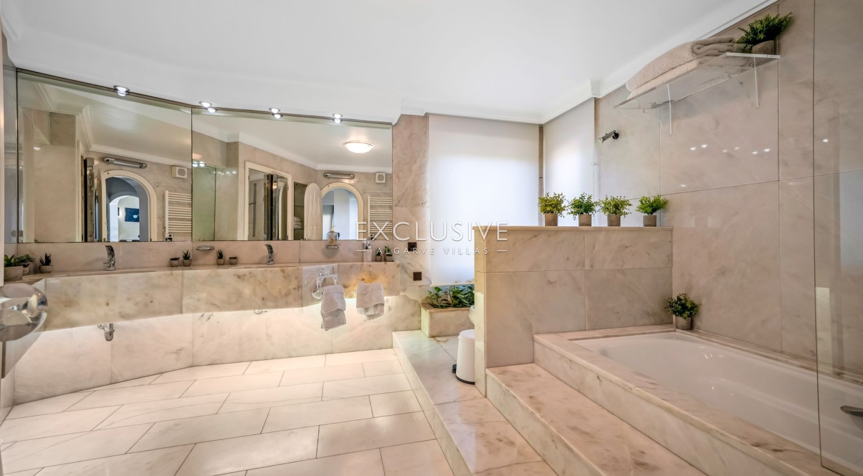 Sie eine 6+2-Schlafzimmer Residenz im Herzen der Algarve
