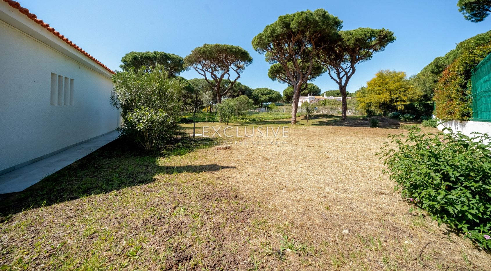 Villa in Strandnähe in Quarteira, Goldenes Dreieck