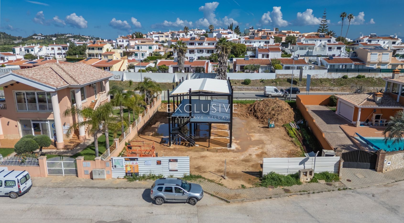 Neues modernes zweigeschossiges Geschäftsgebäude in Lagos, Westalgarve - Investitionsmöglichkeit