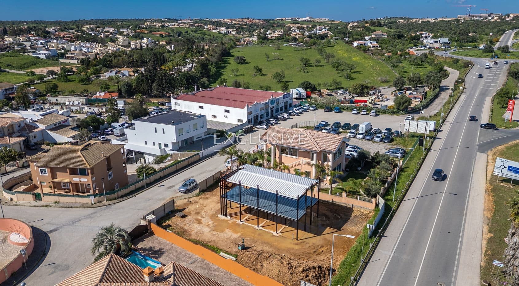 Neues modernes zweigeschossiges Geschäftsgebäude in Lagos, Westalgarve - Investitionsmöglichkeit-2