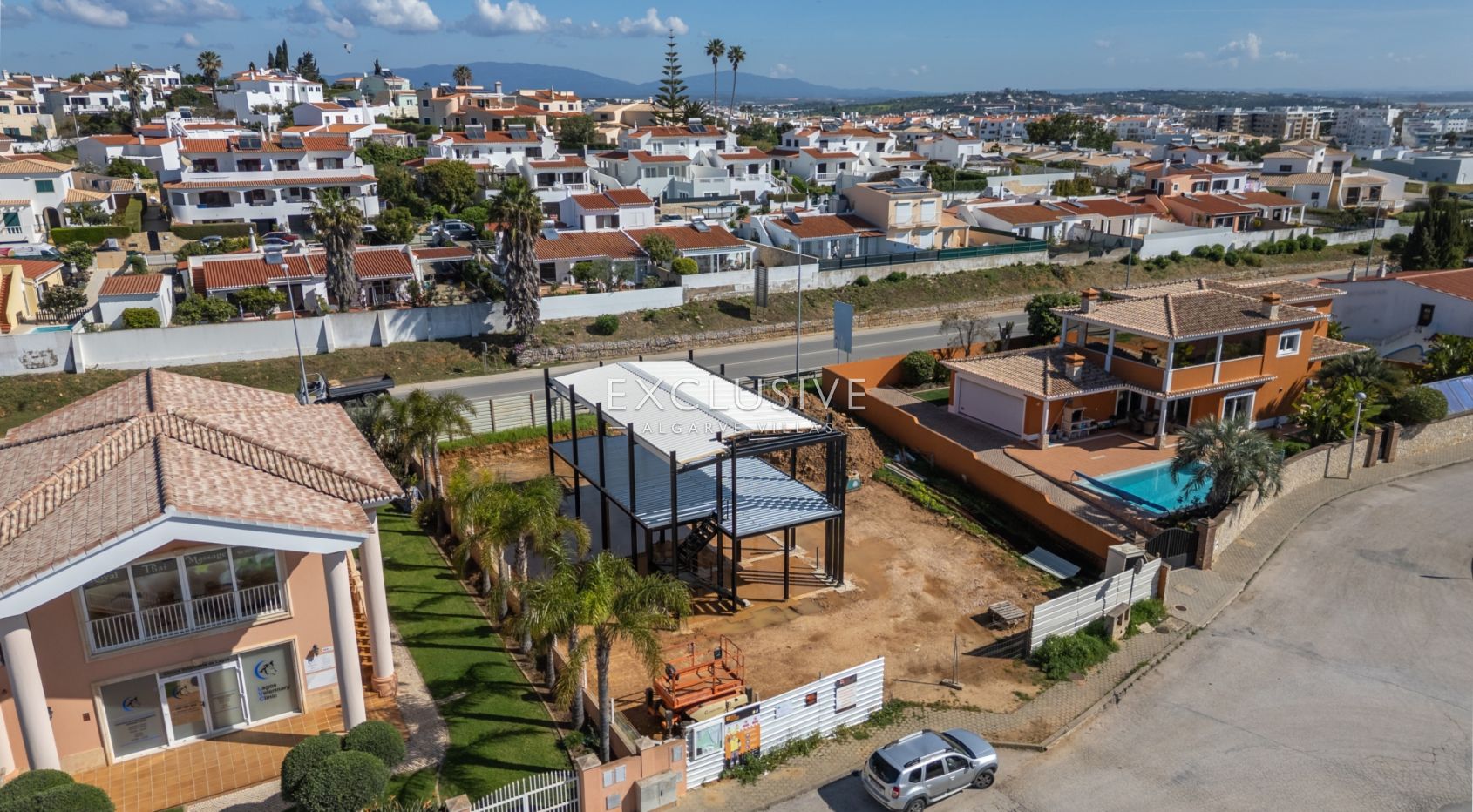 Neues modernes zweigeschossiges Geschäftsgebäude in Lagos, Westalgarve - Investitionsmöglichkeit