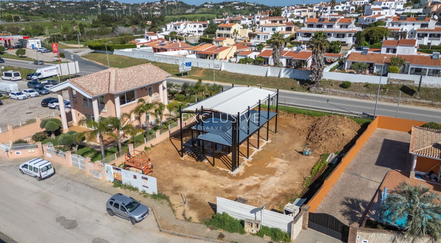 Neues modernes zweigeschossiges Geschäftsgebäude in Lagos, Westalgarve - Investitionsmöglichkeit