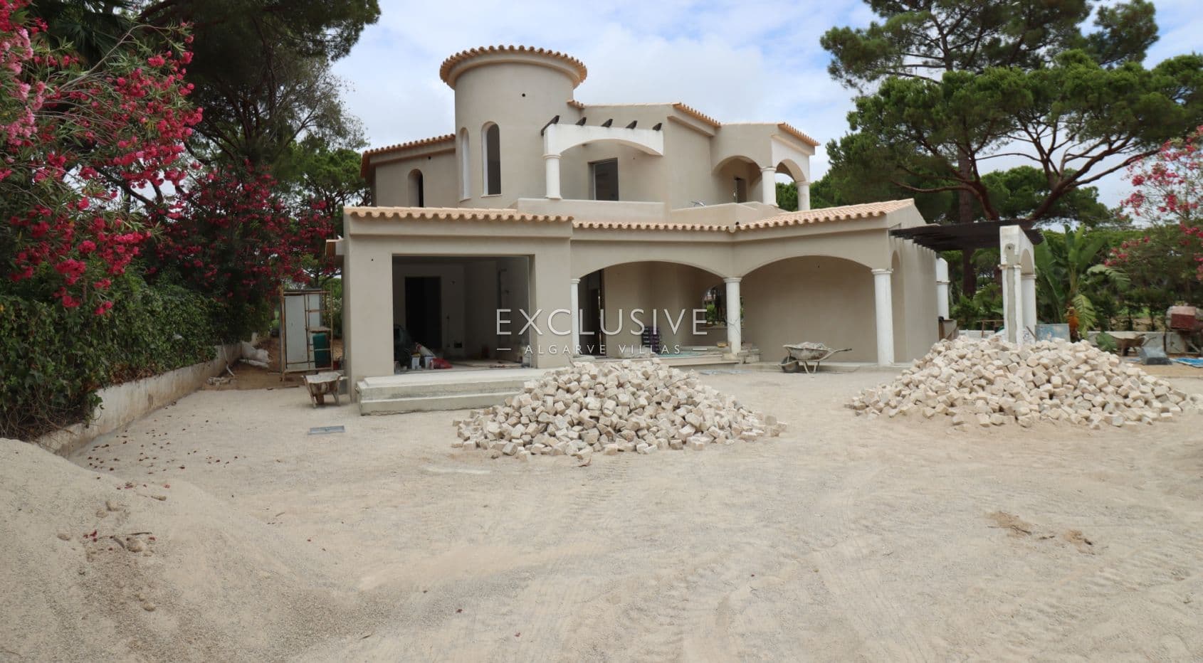 4 Bedroom golf facing villa in Vilamoura, Algarve-1