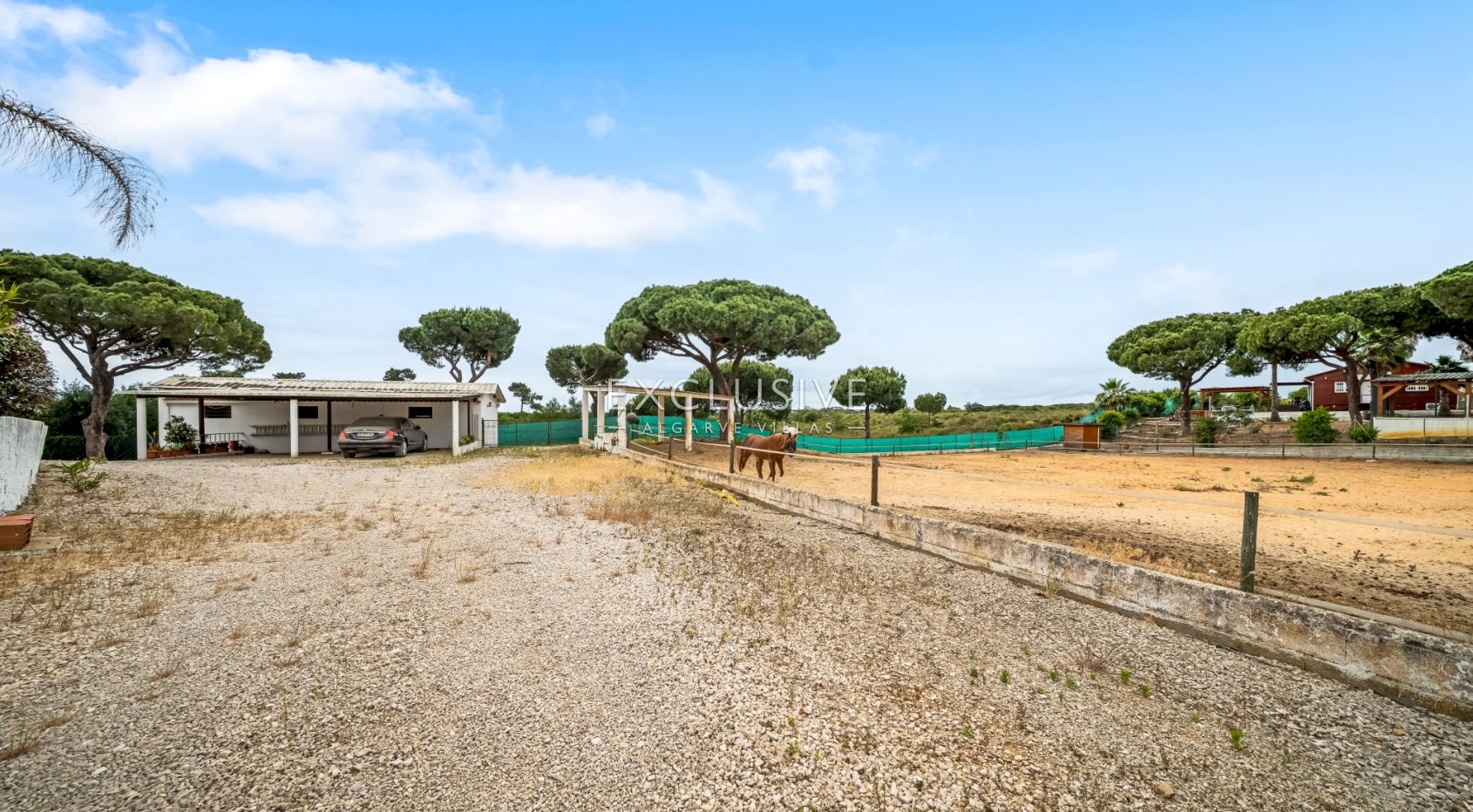 Sie ein Landgut mit Stallungen und Reithalle in der Nähe von Quarteira, Algarve