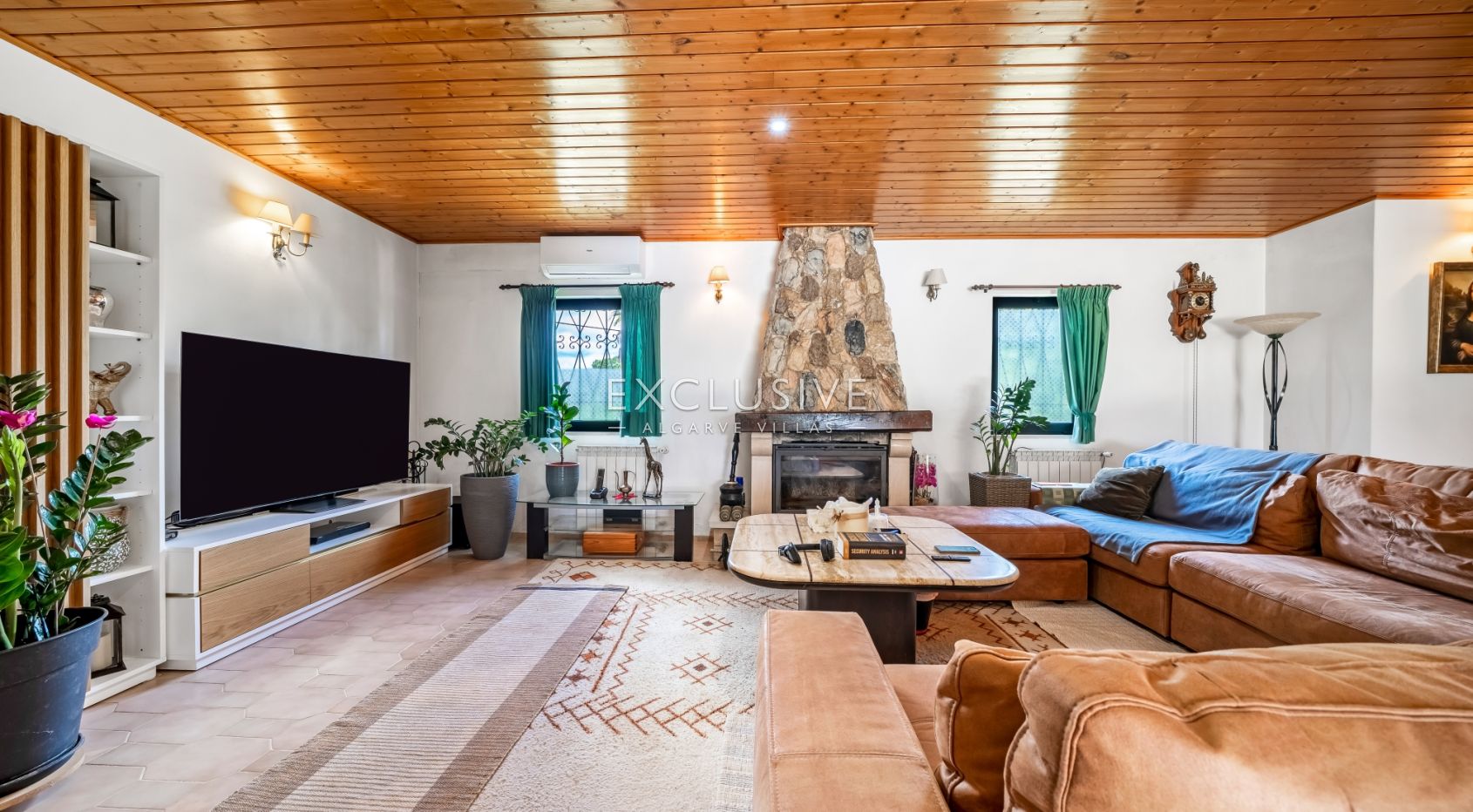 Sie ein Landgut mit Stallungen und Reithalle in der Nähe von Quarteira, Algarve
