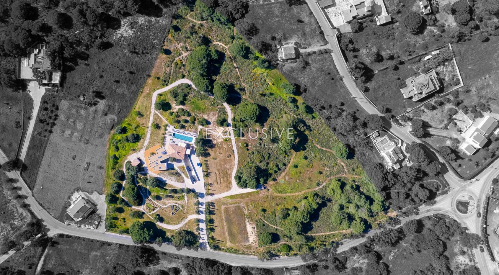 Zeitgenössische einstöckige 4-Bett-Villa mit Pool in der Nähe von Carvoeiro