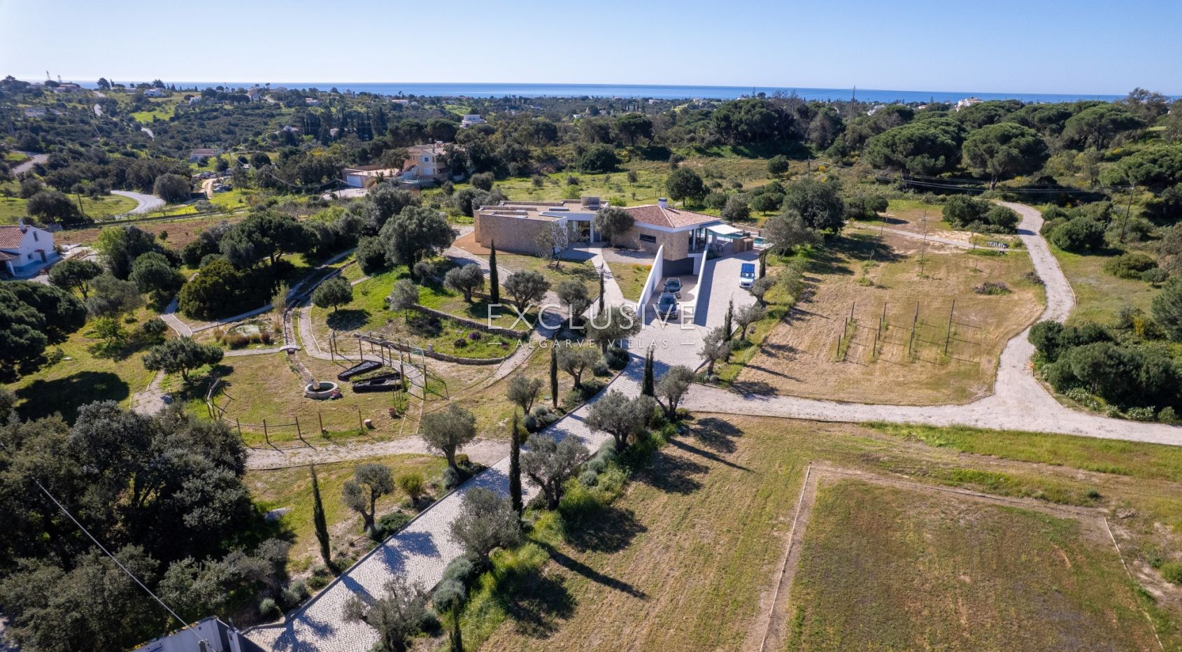 Zeitgenössische einstöckige 4-Bett-Villa mit Pool in der Nähe von Carvoeiro