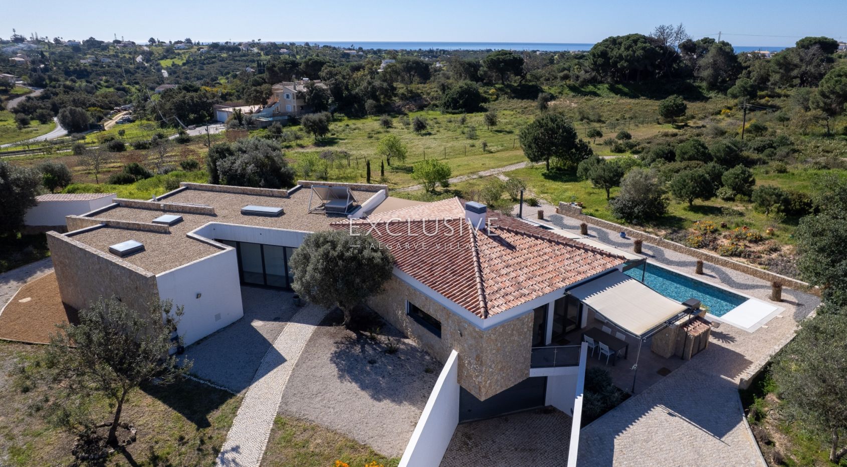 Zeitgenössische einstöckige 4-Bett-Villa mit Pool in der Nähe von Carvoeiro
