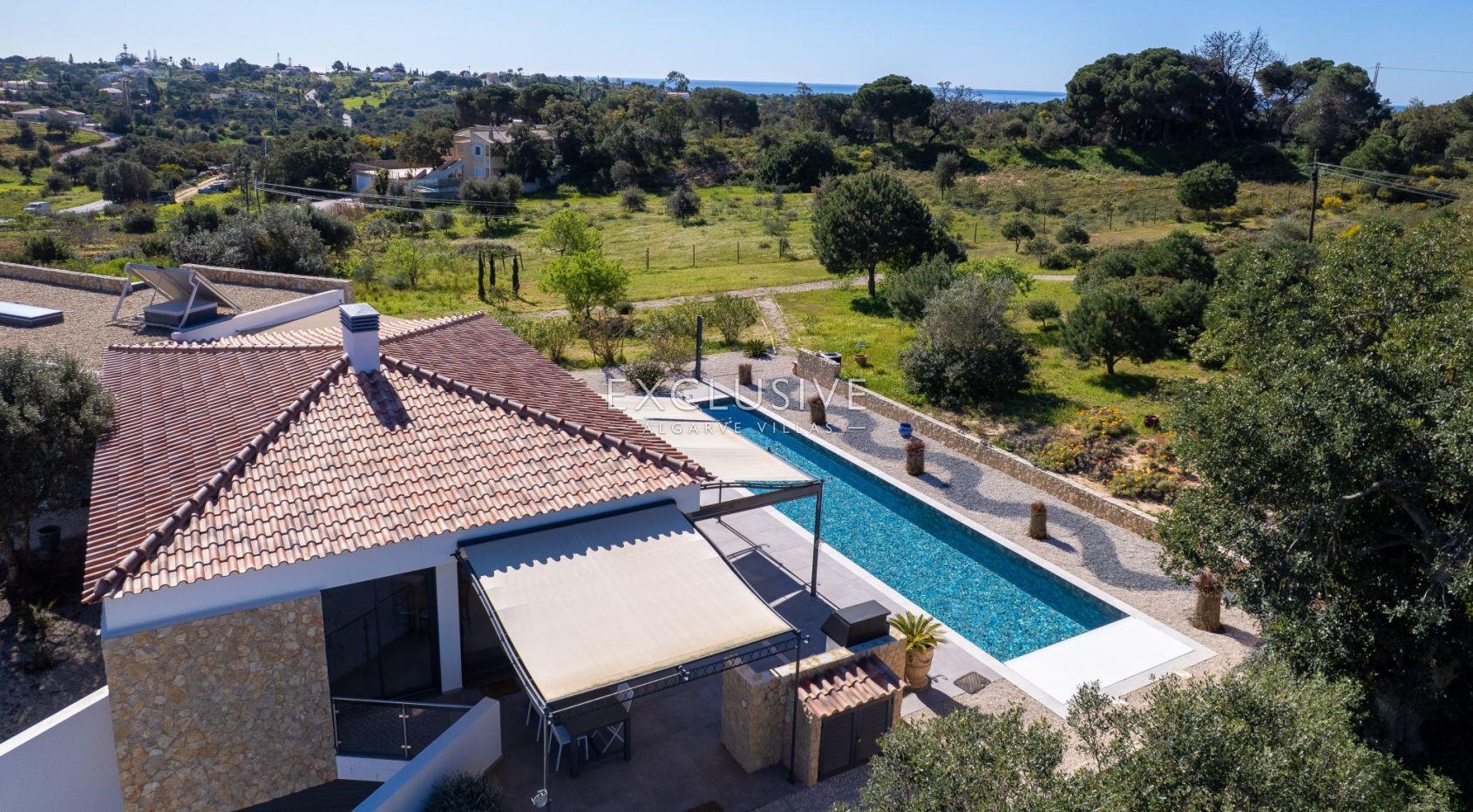 Zeitgenössische einstöckige 4-Bett-Villa mit Pool in der Nähe von Carvoeiro