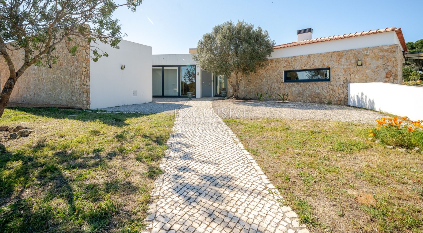 Zeitgenössische einstöckige 4-Bett-Villa mit Pool in der Nähe von Carvoeiro