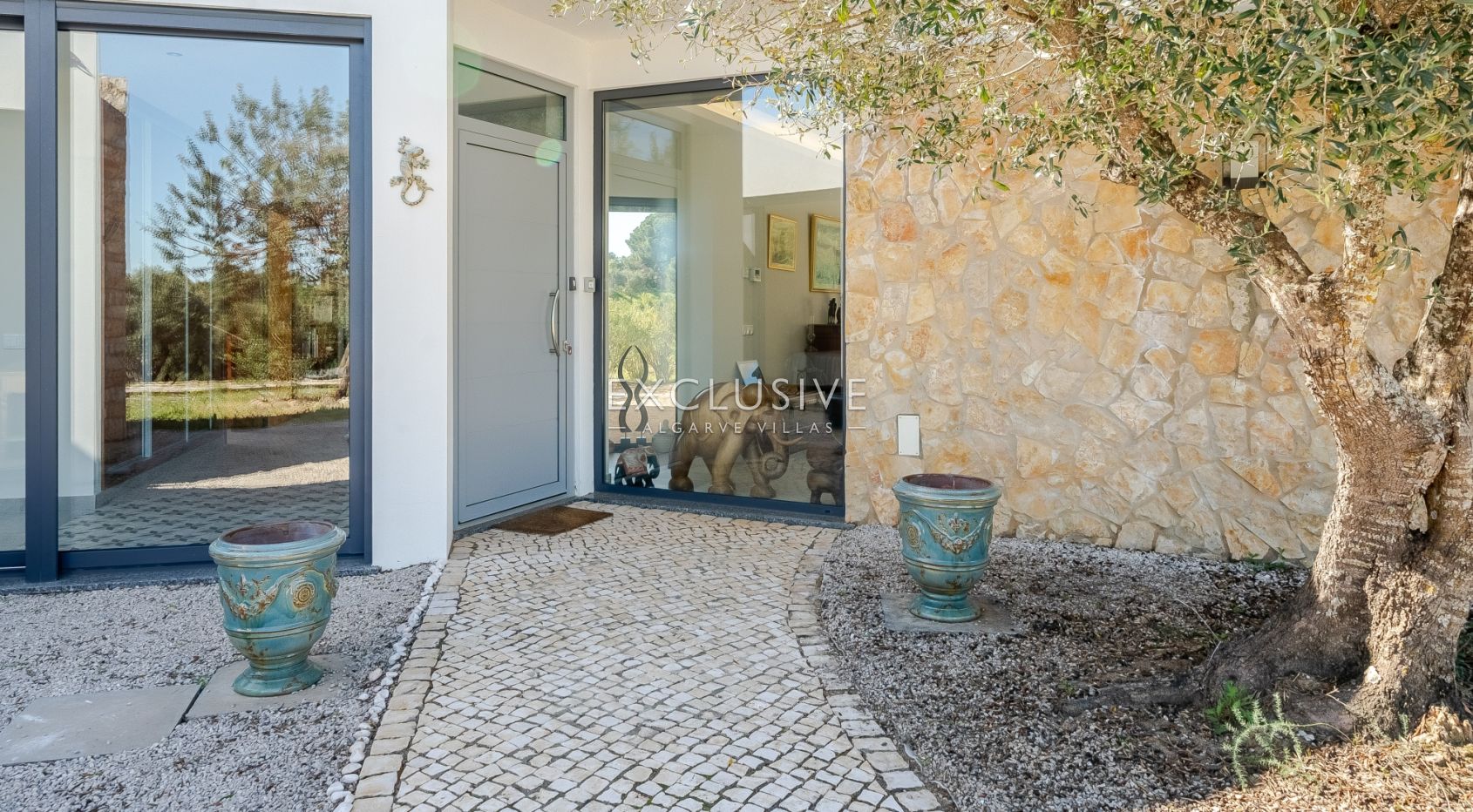 Zeitgenössische einstöckige 4-Bett-Villa mit Pool in der Nähe von Carvoeiro