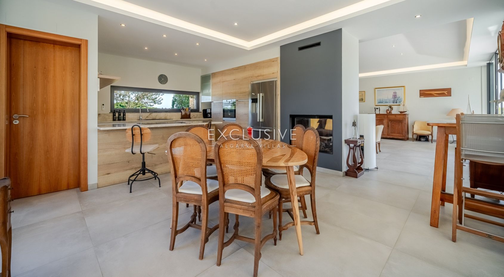 Zeitgenössische einstöckige 4-Bett-Villa mit Pool in der Nähe von Carvoeiro