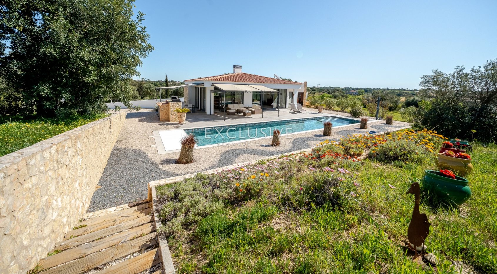 Zeitgenössische einstöckige 4-Bett-Villa mit Pool in der Nähe von Carvoeiro