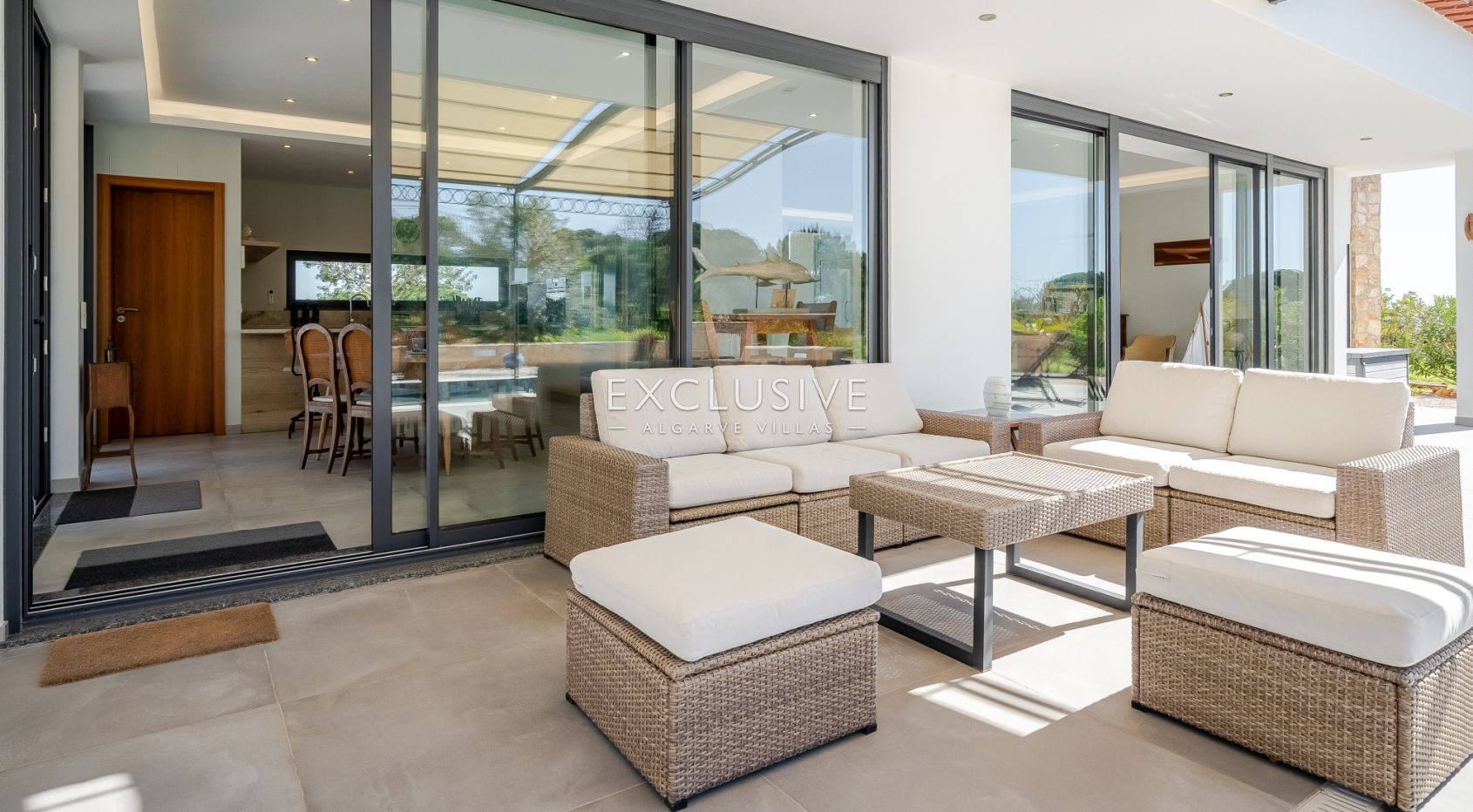 Zeitgenössische einstöckige 4-Bett-Villa mit Pool in der Nähe von Carvoeiro