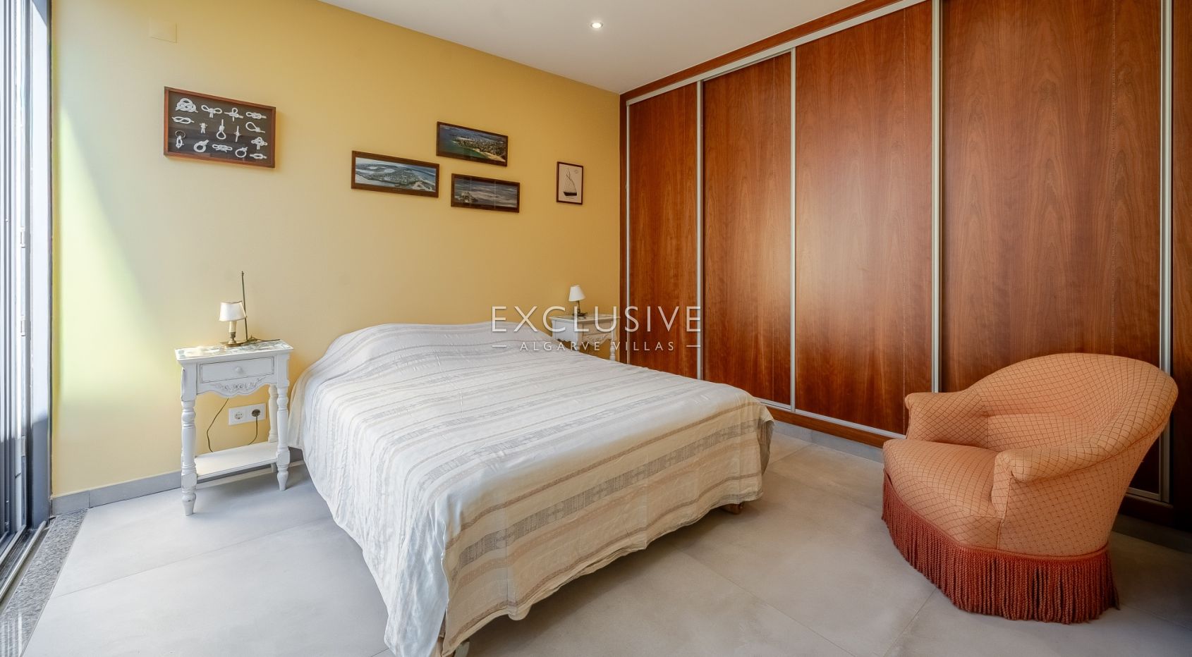 Zeitgenössische einstöckige 4-Bett-Villa mit Pool in der Nähe von Carvoeiro
