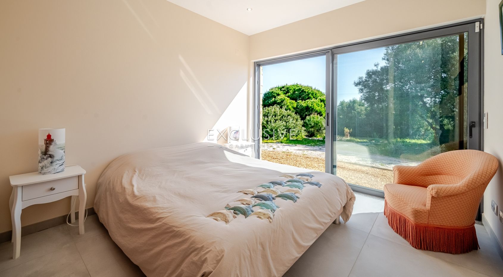 Zeitgenössische einstöckige 4-Bett-Villa mit Pool in der Nähe von Carvoeiro