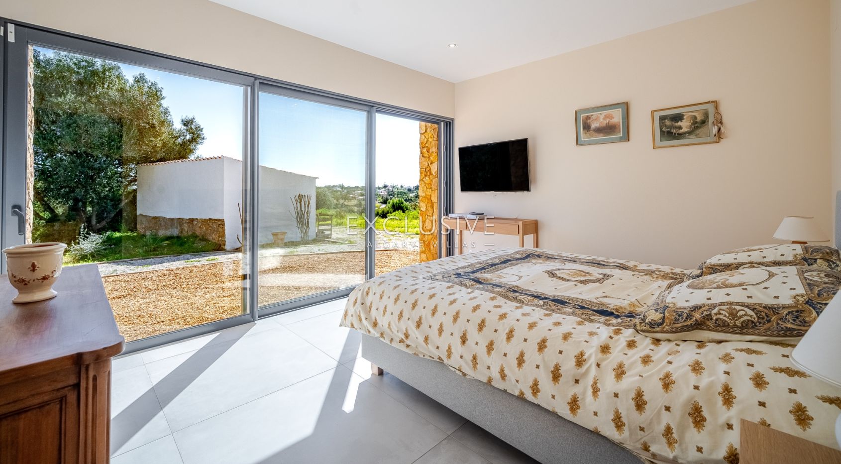 Zeitgenössische einstöckige 4-Bett-Villa mit Pool in der Nähe von Carvoeiro