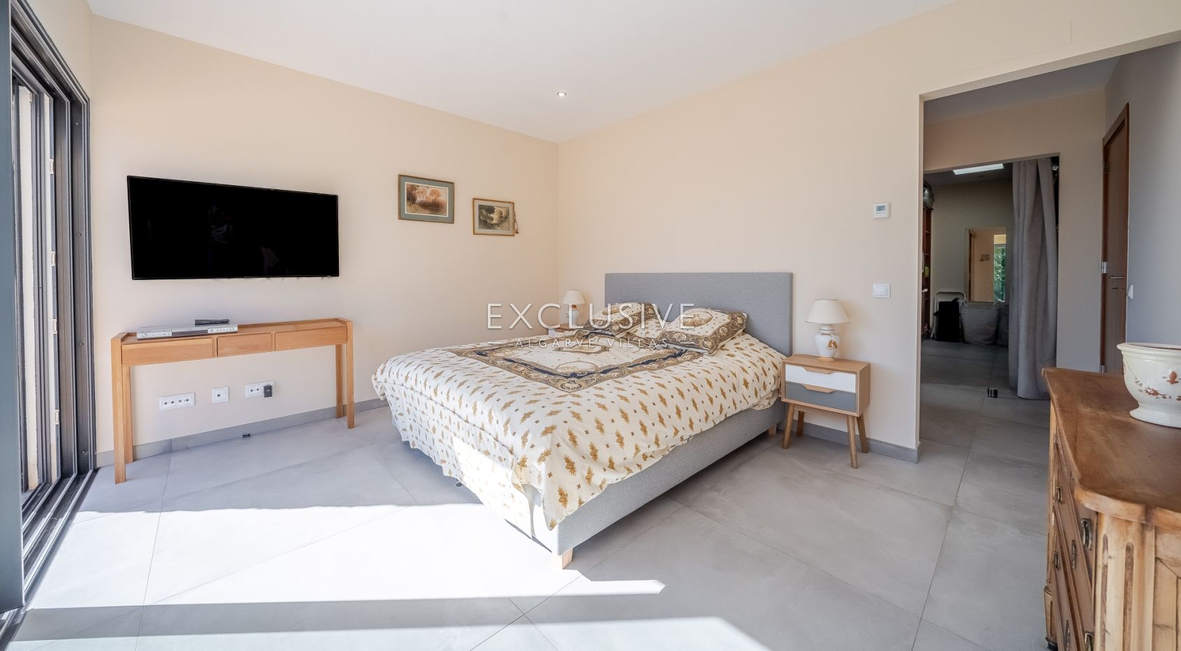Zeitgenössische einstöckige 4-Bett-Villa mit Pool in der Nähe von Carvoeiro