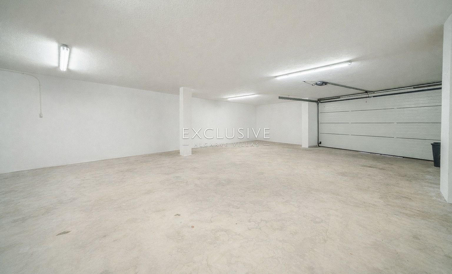 Zeitgenössische einstöckige 4-Bett-Villa mit Pool in der Nähe von Carvoeiro