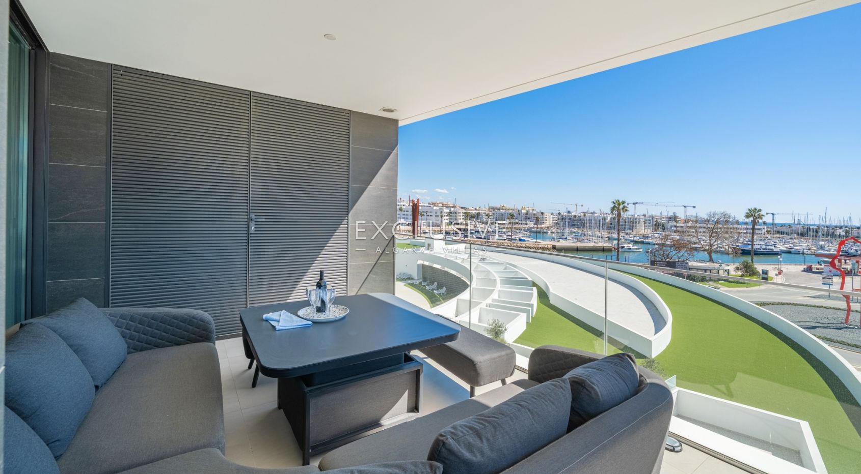 Helle moderne Wohnung mit Blick auf den Yachthafen und das Meer in Lagos