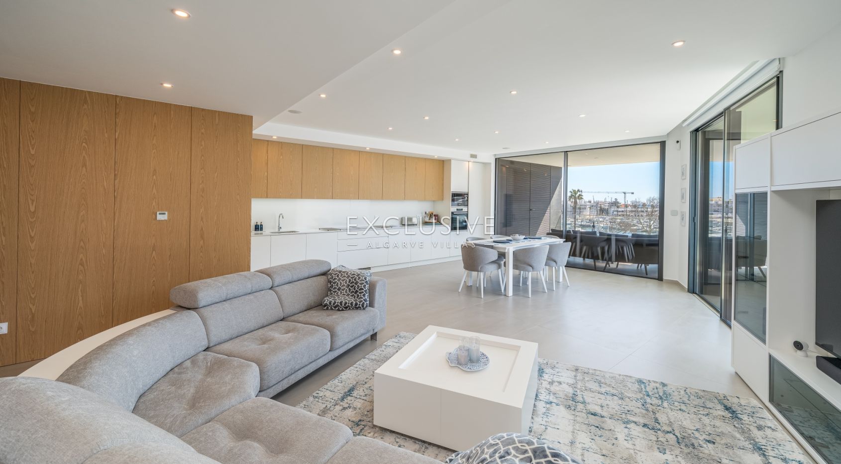 Helle moderne Wohnung mit Blick auf den Yachthafen und das Meer in Lagos
