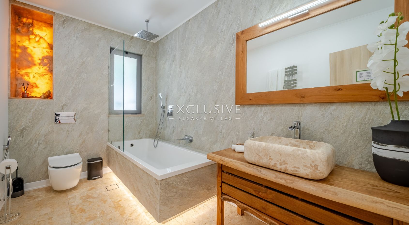 Sie eine atemberaubende möblierte Villa mit 3+3 Schlafzimmern und beheiztem Salzwasserpool in
