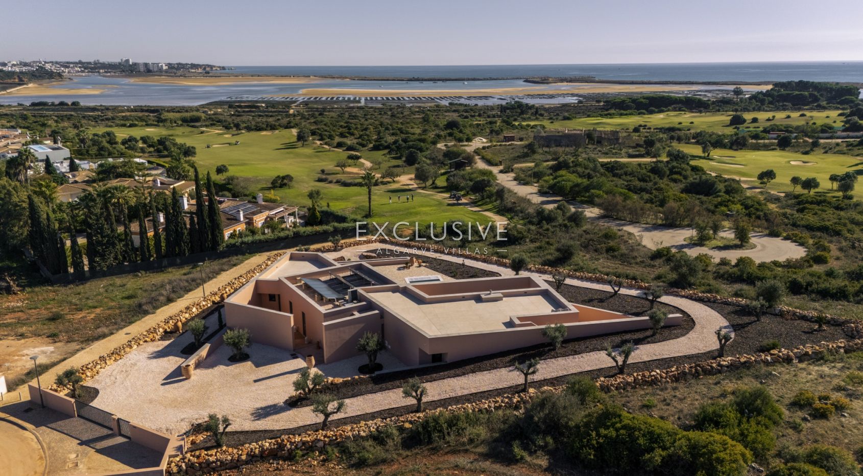 Luxuriöse, moderne Villa neben dem Golfplatz Palmares mit Panoramablick auf das Meer in