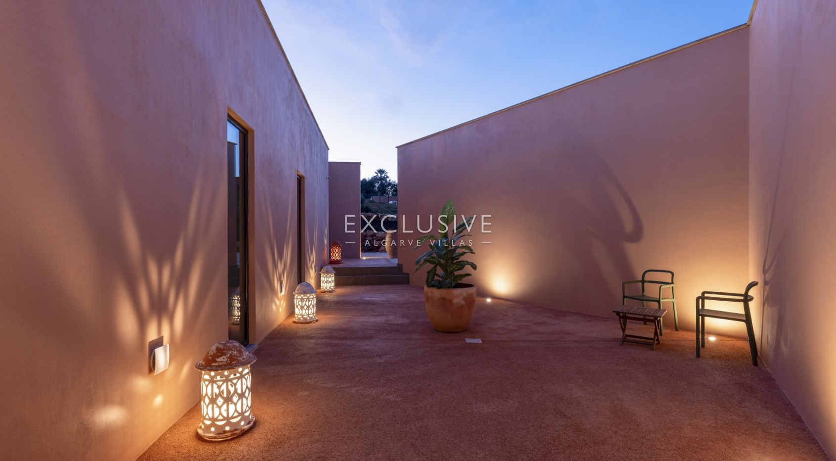 Luxuriöse, moderne Villa neben dem Golfplatz Palmares mit Panoramablick auf das Meer in