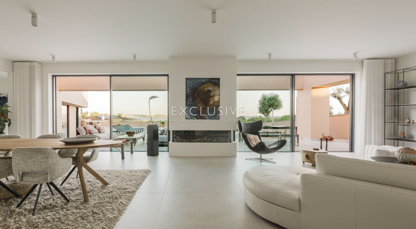 Luxuriöse, moderne Villa neben dem Golfplatz Palmares mit Panoramablick auf das Meer in