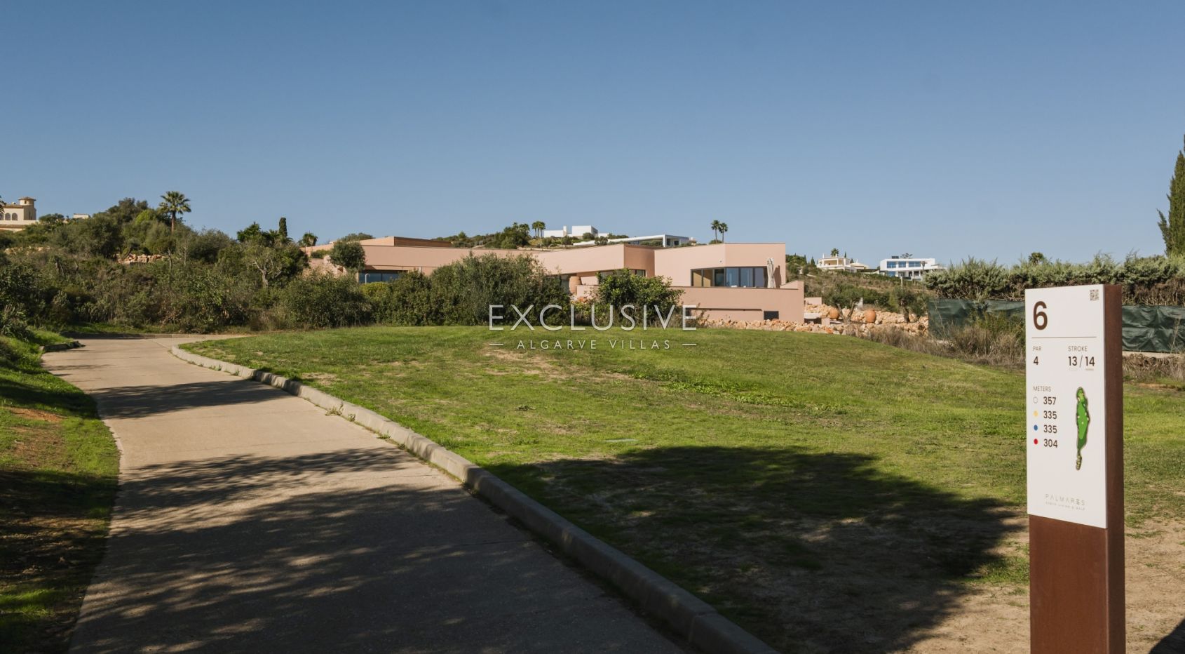 Luxuriöse, moderne Villa neben dem Golfplatz Palmares mit Panoramablick auf das Meer in