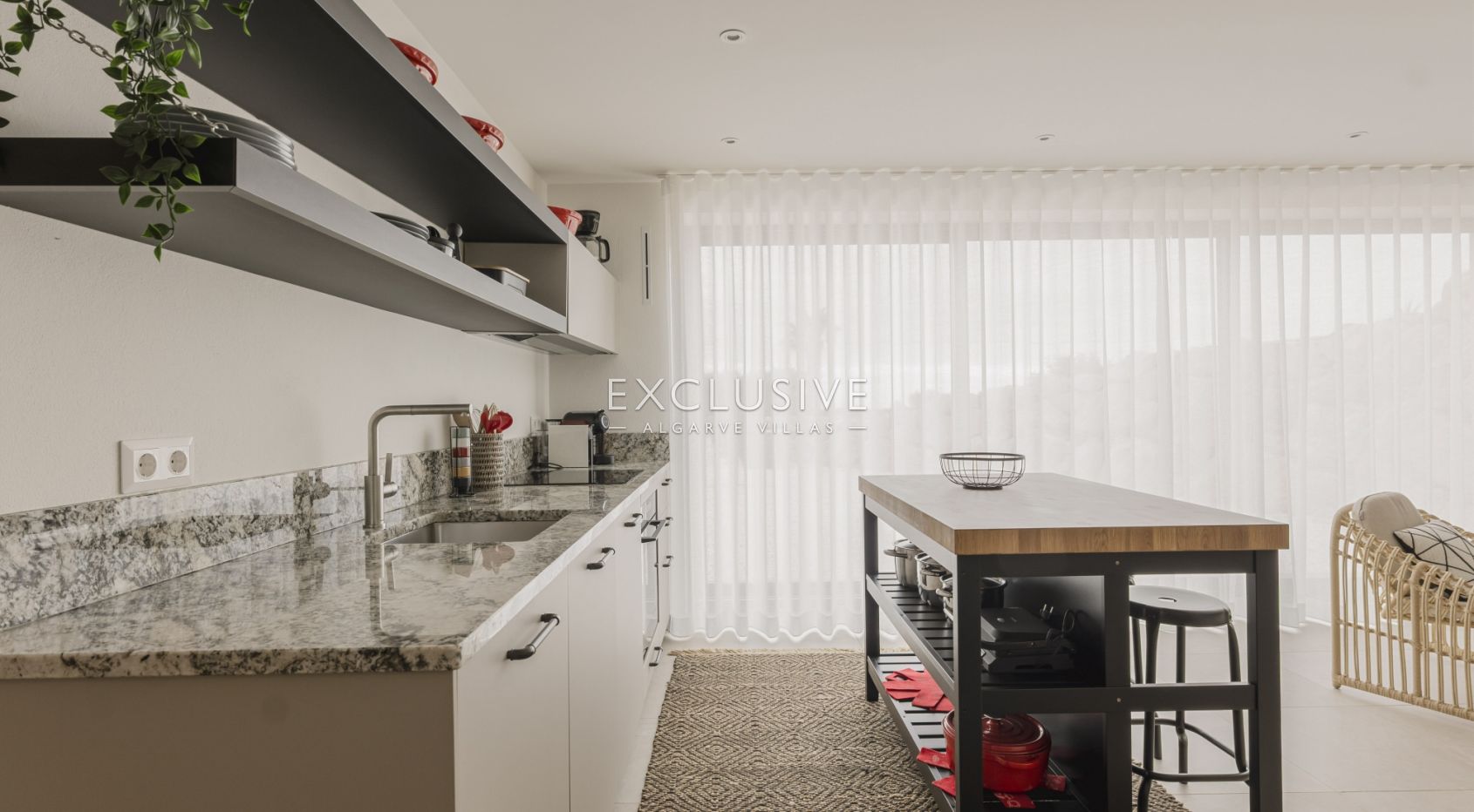 Luxuriöse, moderne Villa neben dem Golfplatz Palmares mit Panoramablick auf das Meer in