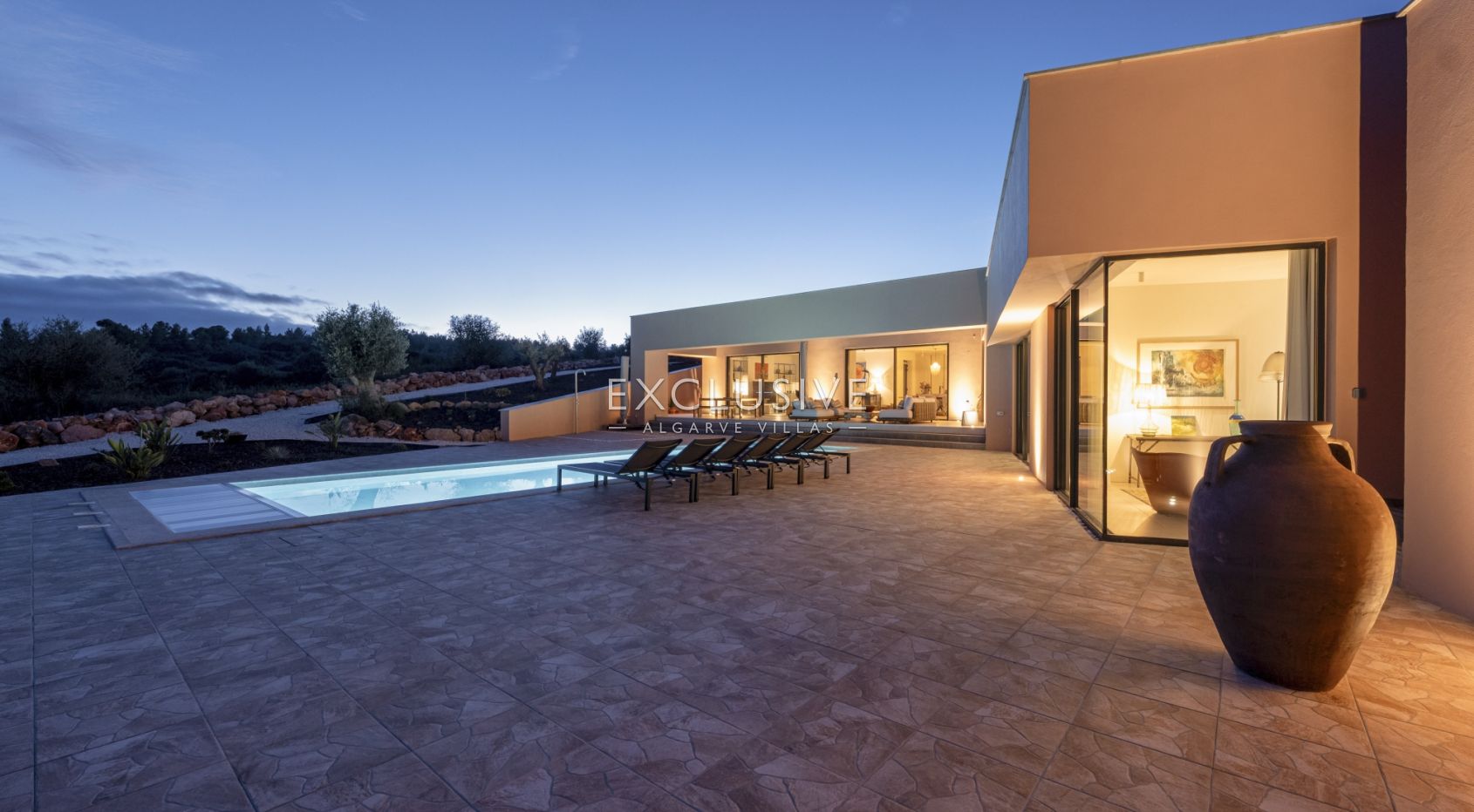 Luxuriöse, moderne Villa neben dem Golfplatz Palmares mit Panoramablick auf das Meer in