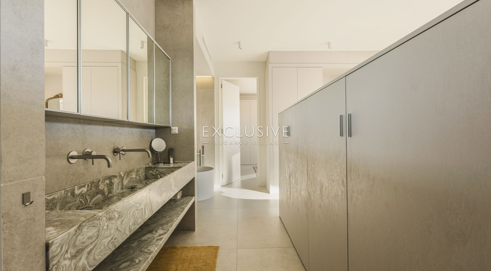 Luxuriöse, moderne Villa neben dem Golfplatz Palmares mit Panoramablick auf das Meer in