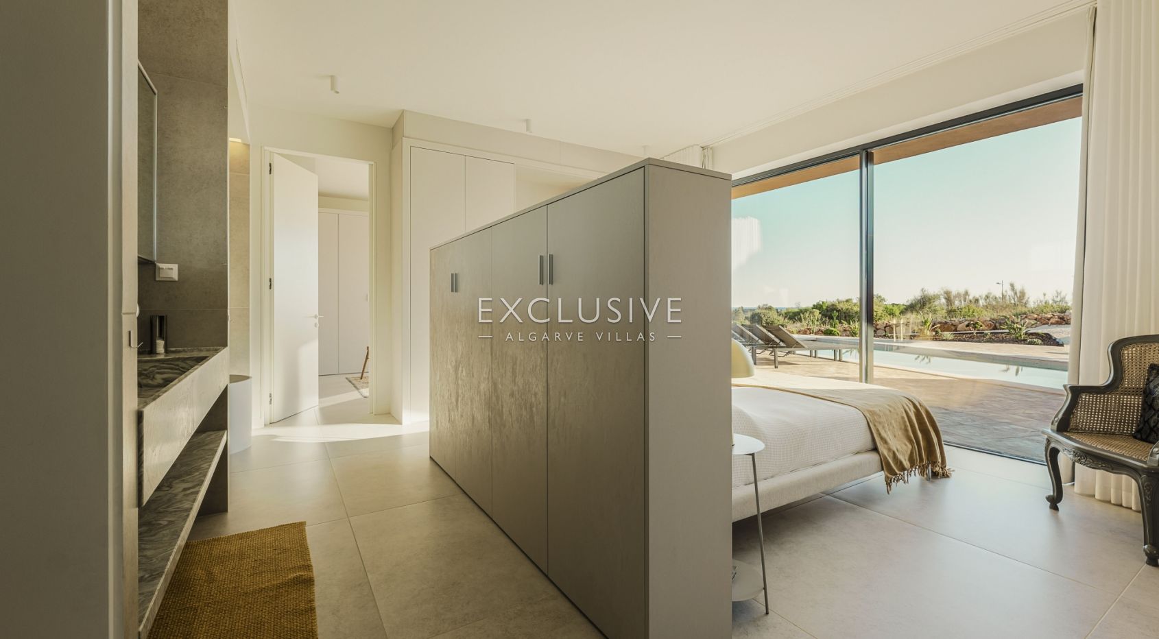 Luxuriöse, moderne Villa neben dem Golfplatz Palmares mit Panoramablick auf das Meer in