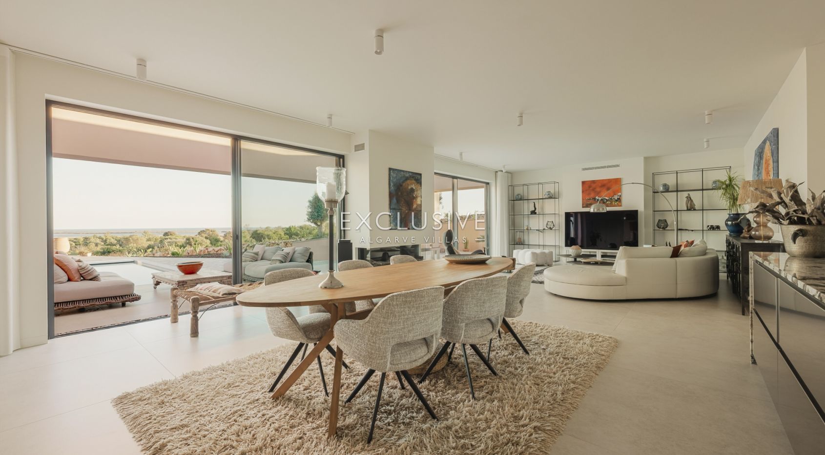Luxuriöse, moderne Villa neben dem Golfplatz Palmares mit Panoramablick auf das Meer in