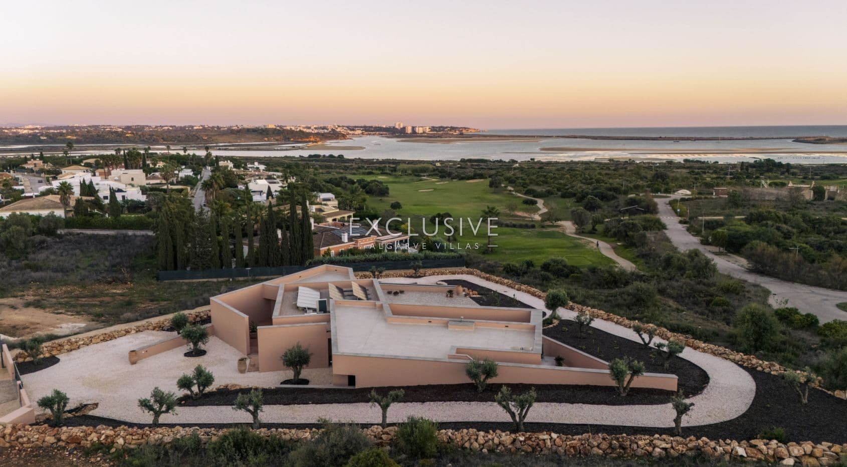 Luxuriöse, moderne Villa neben dem Golfplatz Palmares mit Panoramablick auf das Meer in-2