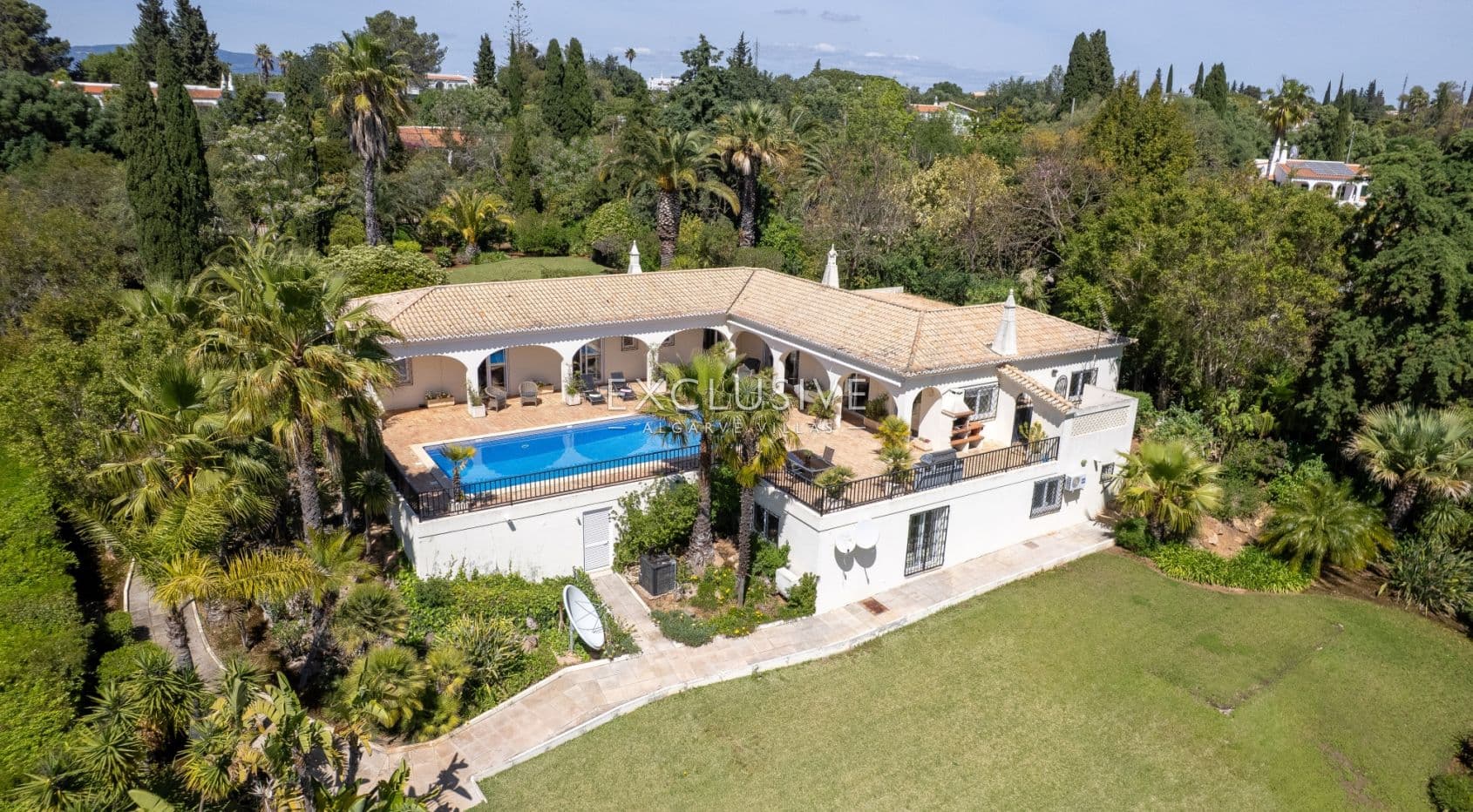 Exklusive 3 + 1 Schlafzimmer Villa auf großem Grundstück und Pool in Monte Judeu bei Po-1