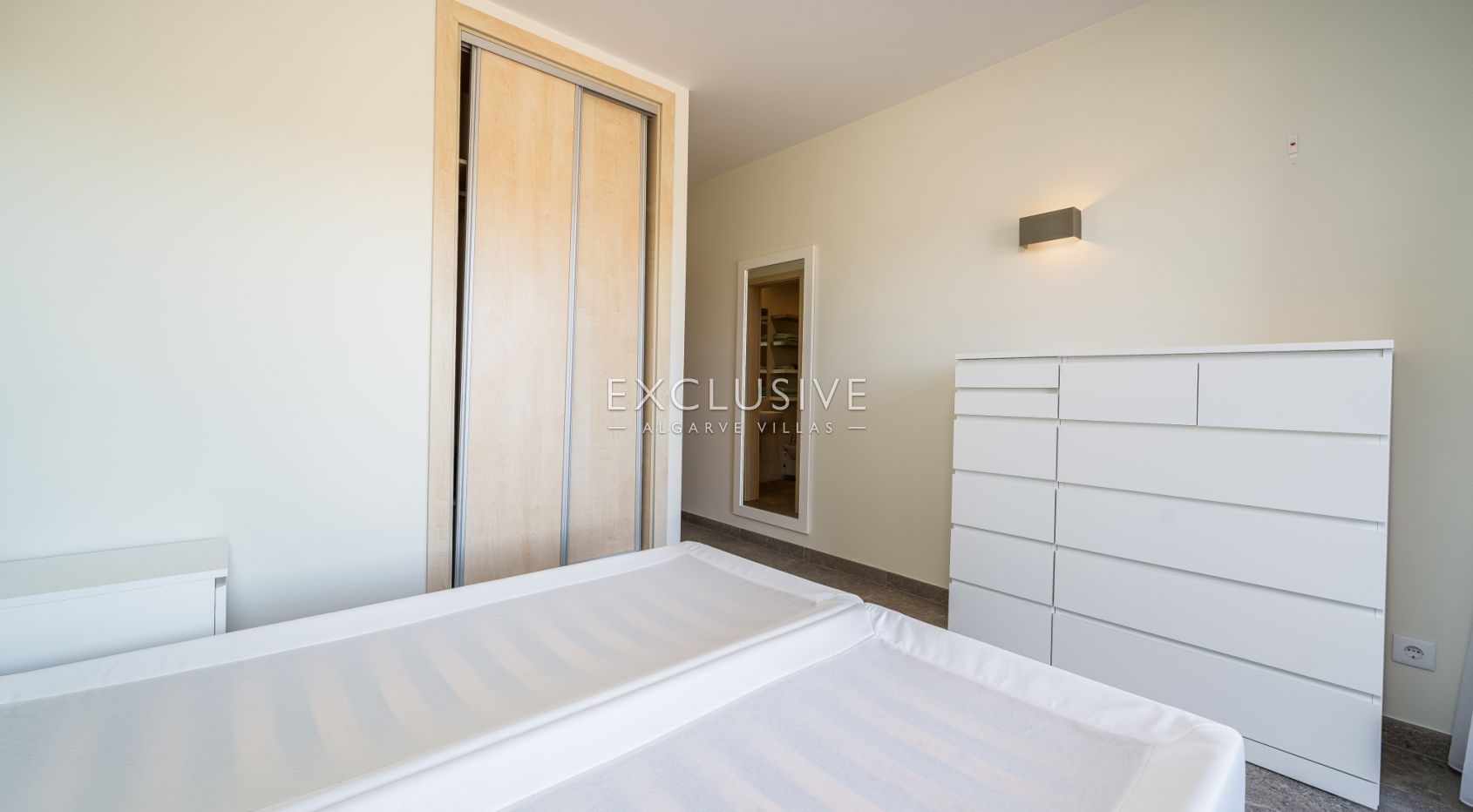 2-Zimmer-Wohnung mit Parkplatz und Pool in Portimão, Algarve