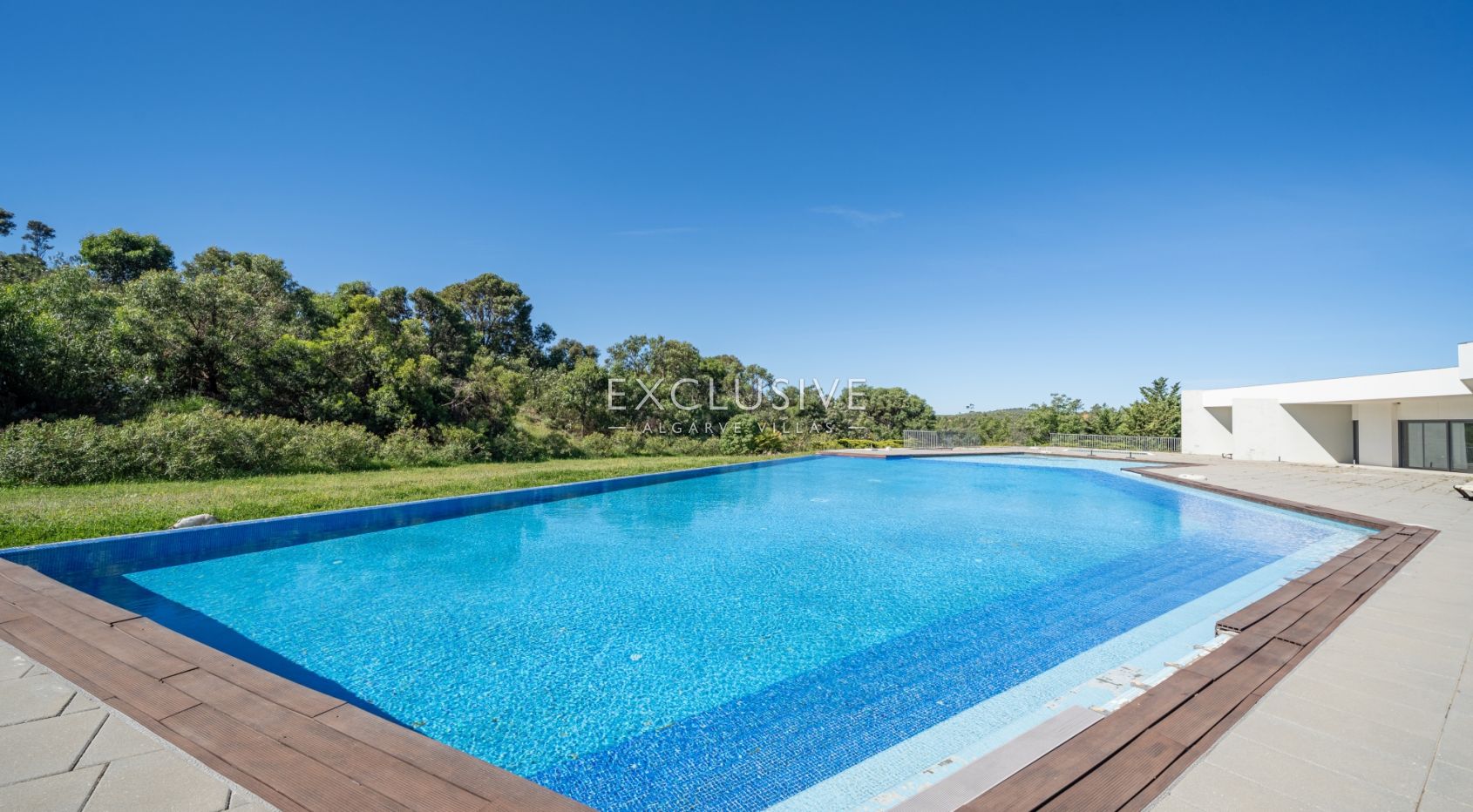 2-Zimmer-Wohnung mit Parkplatz und Pool in Portimão, Algarve