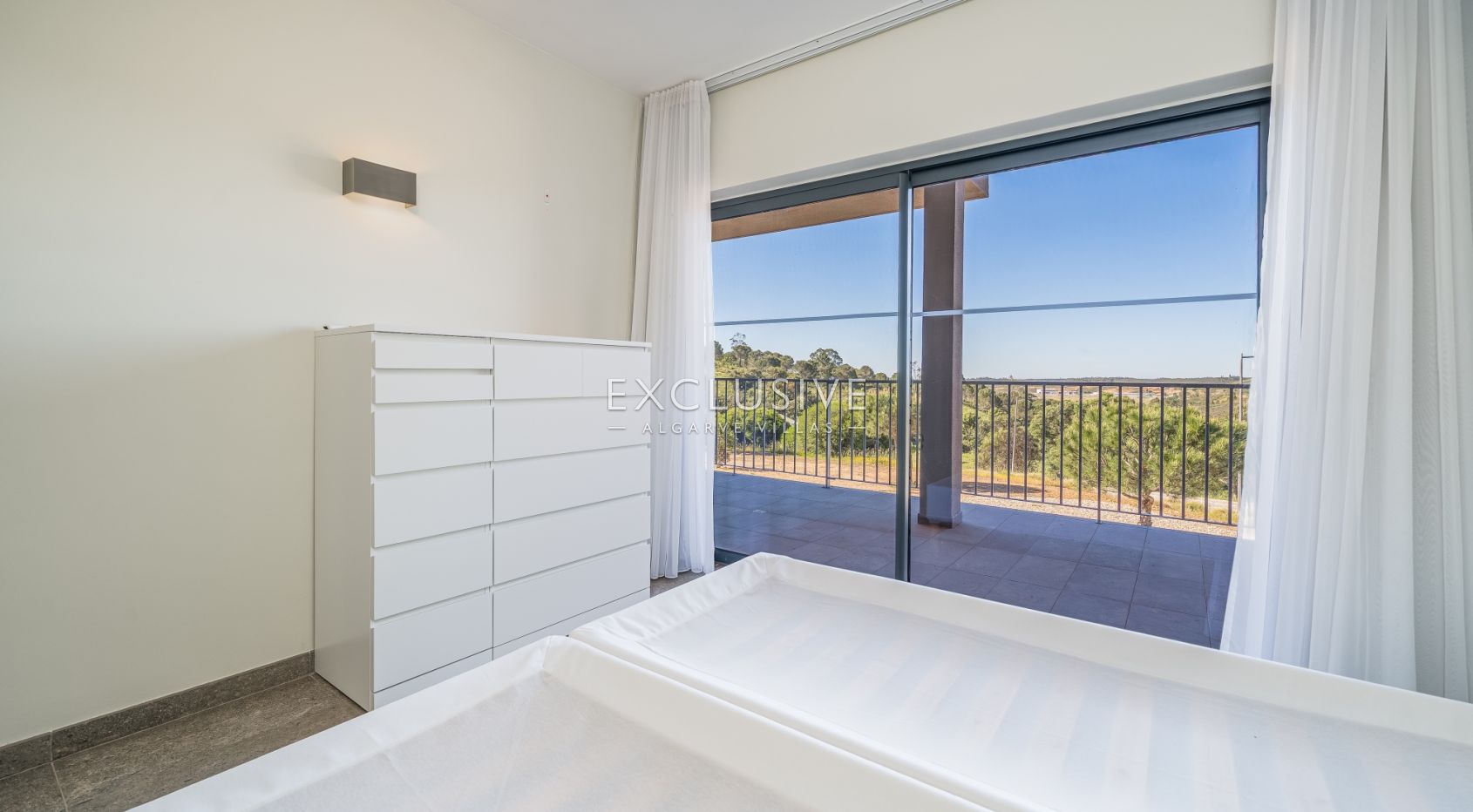 2-Zimmer-Wohnung mit Parkplatz und Pool in Portimão, Algarve