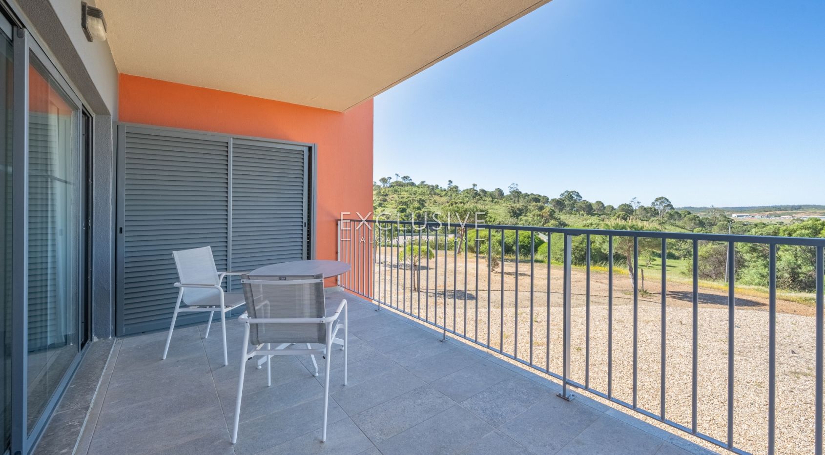 2-Zimmer-Wohnung mit Parkplatz und Pool in Portimão, Algarve