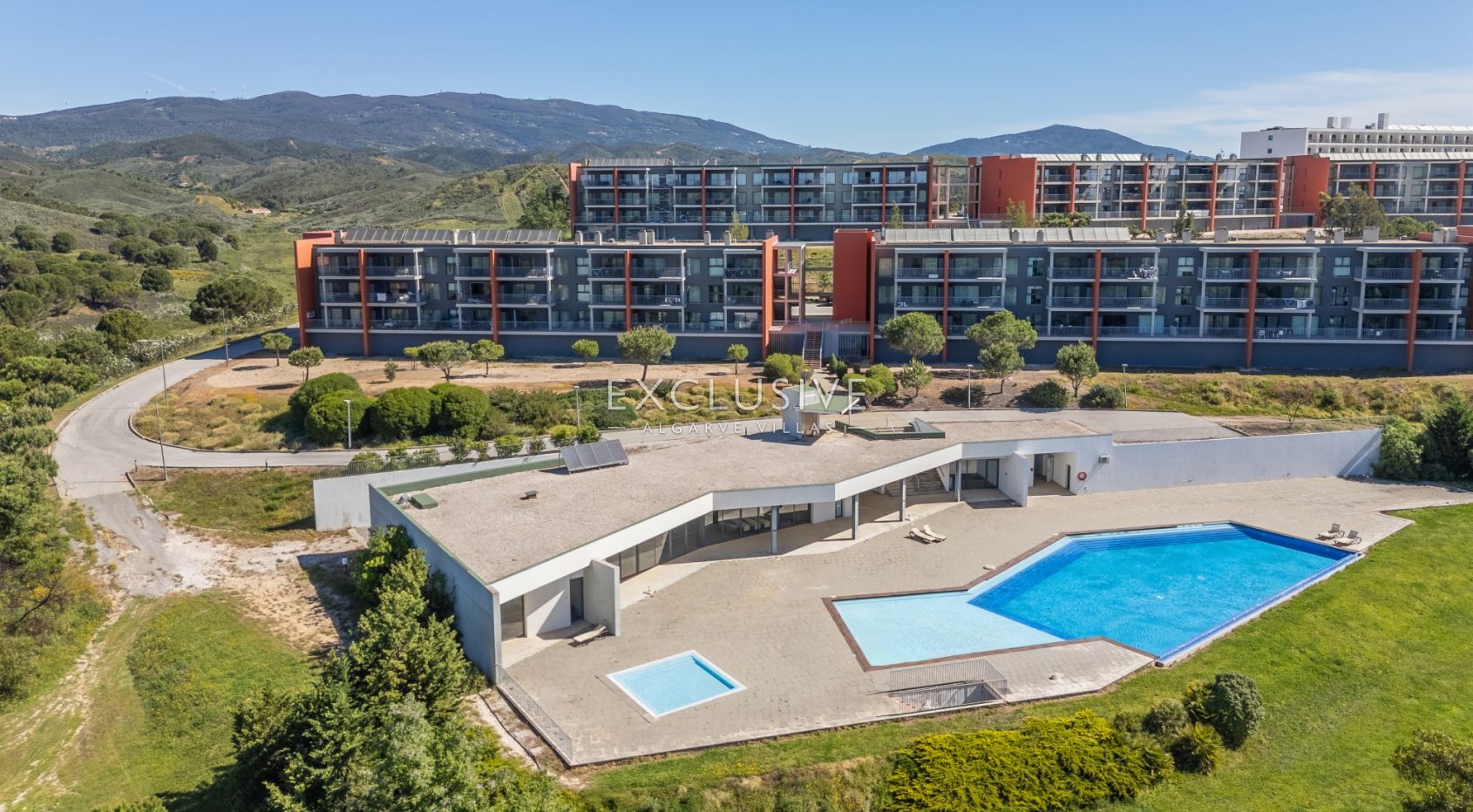 2-Zimmer-Wohnung mit Parkplatz und Pool in Portimão, Algarve