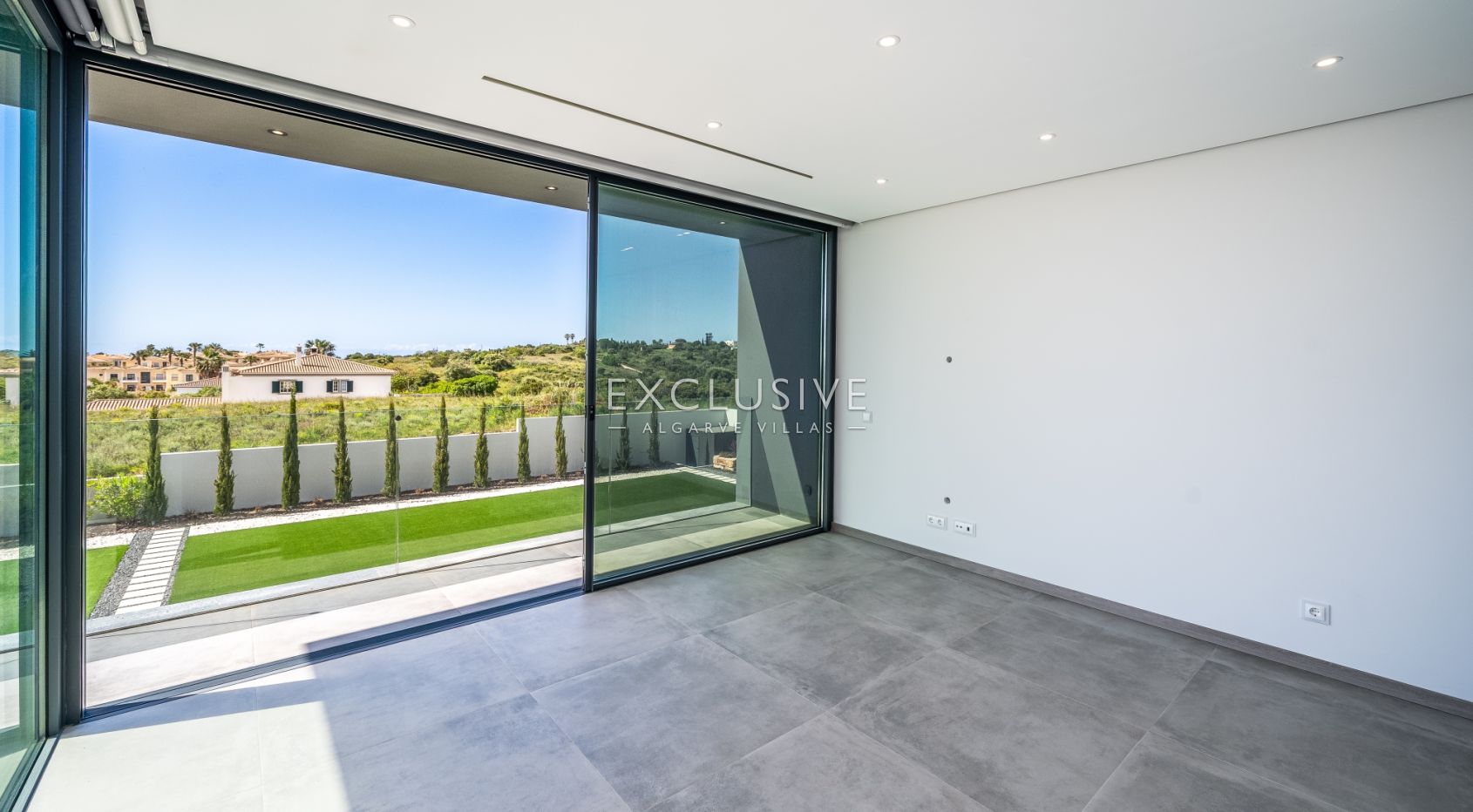 Moderne Luxusvilla mit Meerblick in Porto de Mós, Lagos