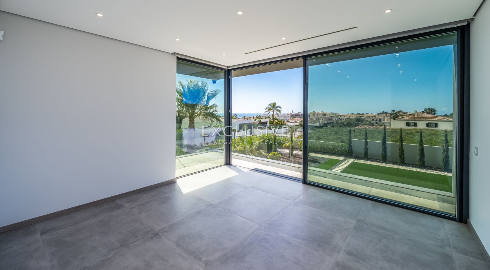 Moderne Luxusvilla mit Meerblick in Porto de Mós, Lagos