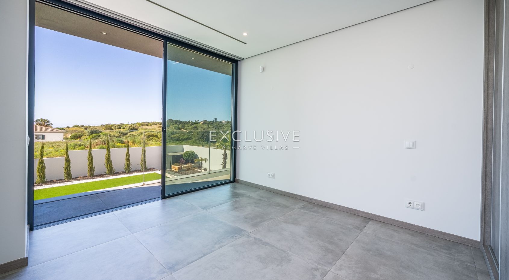 Moderne Luxusvilla mit Meerblick in Porto de Mós, Lagos