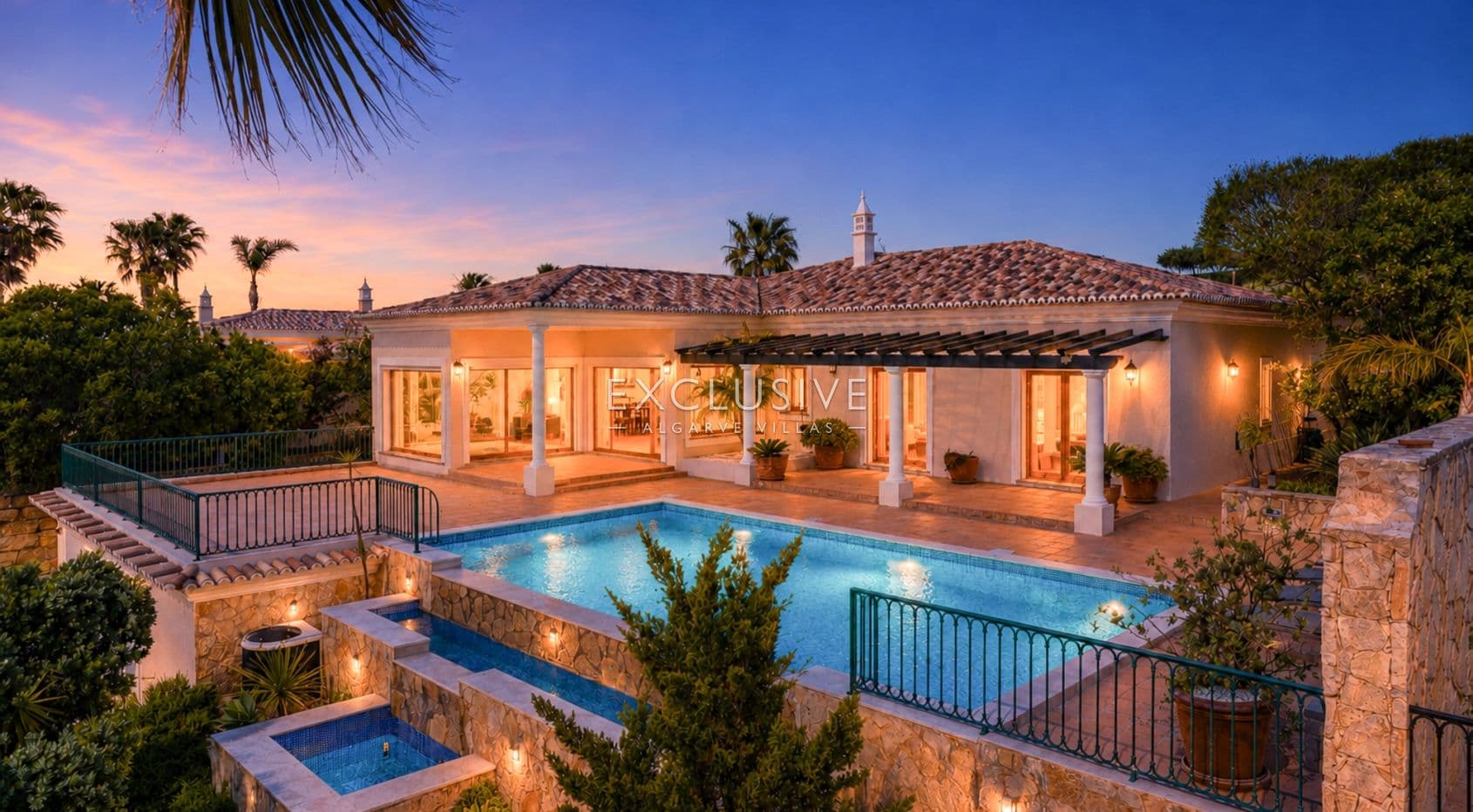4-Schlafzimmer-Villa in Santa Bárbara de Nexe mit unverbautem Meerblick-1